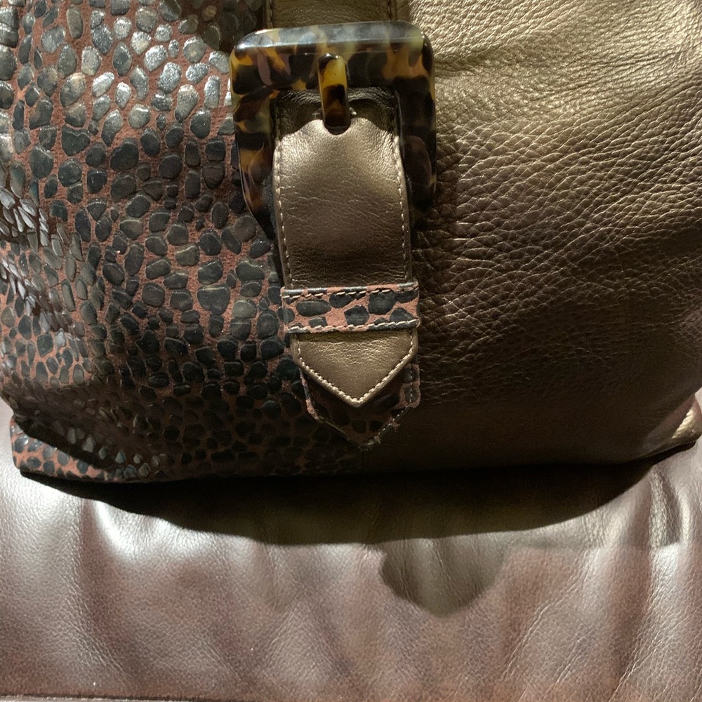 Paris Handbags, New York Genuine leather embossed handbag - Picture 4 of 13